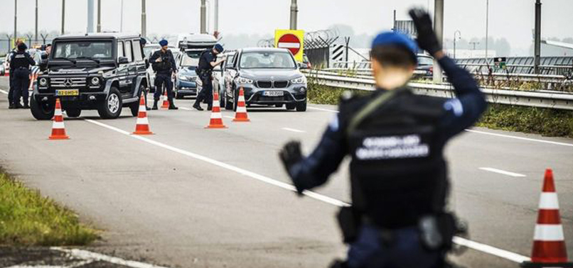 Hollanda'da polis, el koyduğu kebapları kendi dağıttı