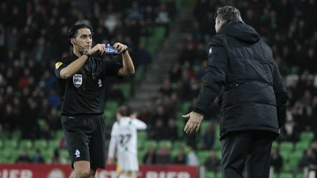 Hollanda'da yılın hakemi Serdar Gözübüyük seçildi