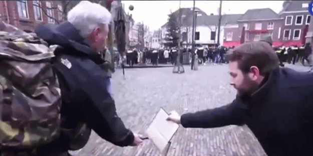 Hollanda'da yüce Kur'an'ı yakmaya çalışan haysiyetsize tekme atan Türk serbest bırakıldı!