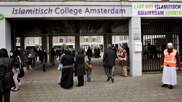 Hollanda'dan DAEŞ bahanesiyle İslam okuluna darbe