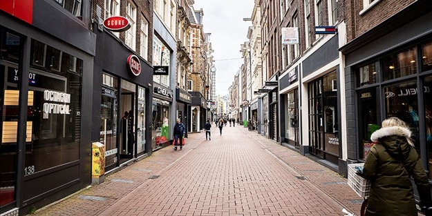 Hollanda'dan koronavirüs kararı: Hepsi kaldırıldı