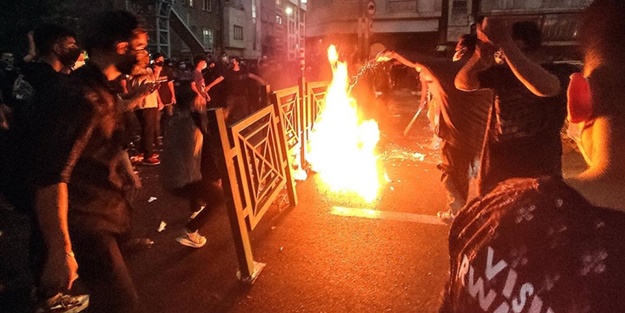 Hollanda'dan vatandaşlarına İran çağrısı