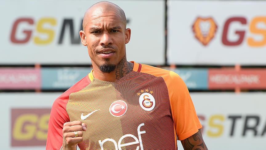 Hollandalı futbolcu resmen Galatasaray'lı oldu