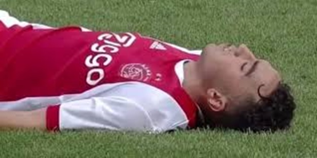 Hollandalı futbolcunun kalbi durdu