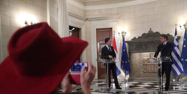 Hollandalı gazetecinin sorusu Miçotakis'i çıldırttı! Türkiye'yi suçladı