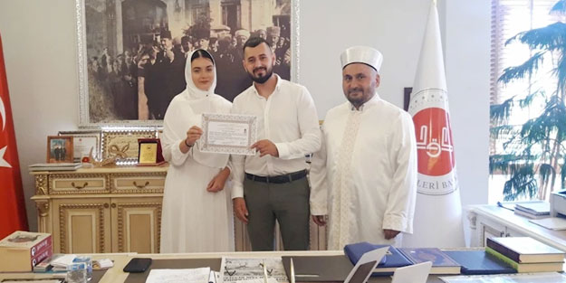 Hollandalı Helena Müslüman oldu