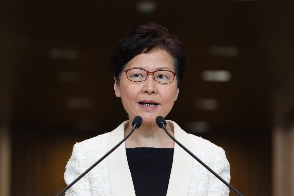 Hong Kong hükümeti geri adım attı 