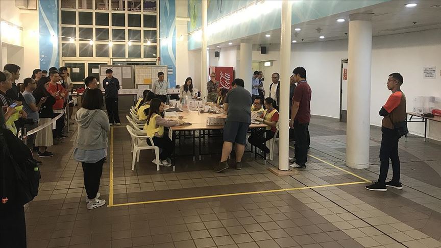 Hong Kong yerel seçiminde sandıktan demokrasi çıktı