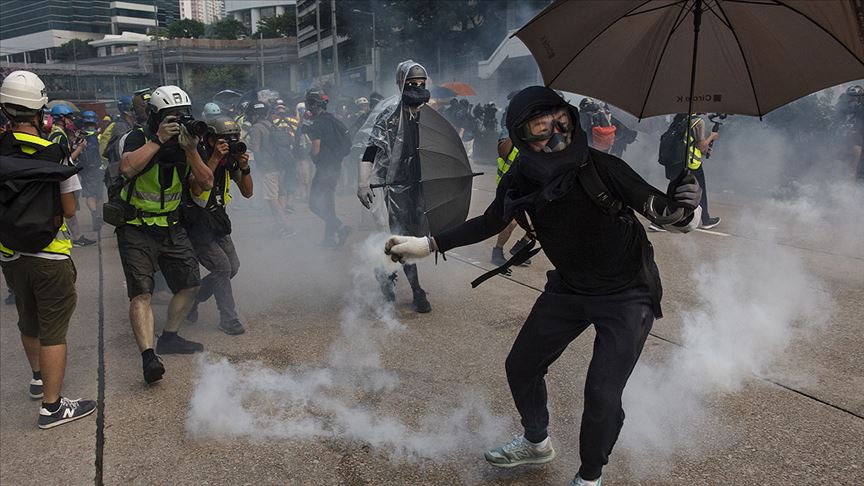 Hong Kong Yöneticisi Carrie Lam'dan 'Çin ordusu müdahale edebilir' uyarısı