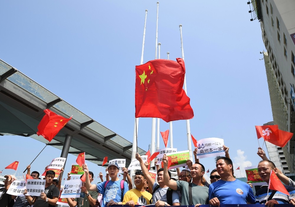 Hong Kong’da Çin yanlıları gösteri düzenledi 