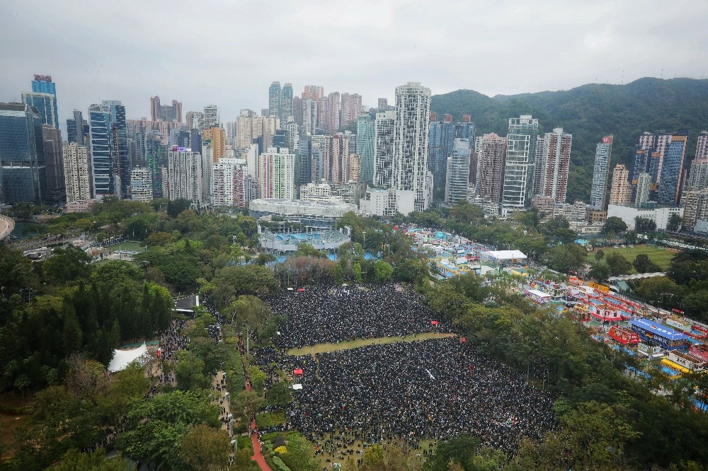 Hong Kong’da eylemciler yılın ilk gününde yine sokaklara döküldü 