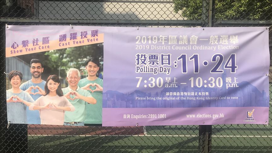 Hong Kong'da halk yerel seçim için sandık başında