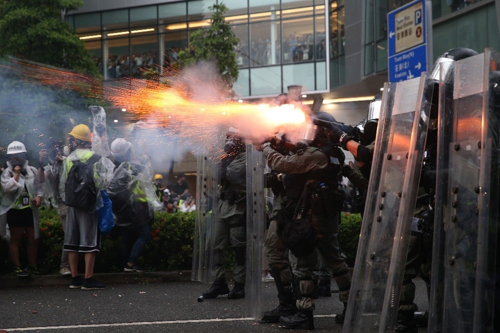 Hong Kong’da molotoflu eylem 
