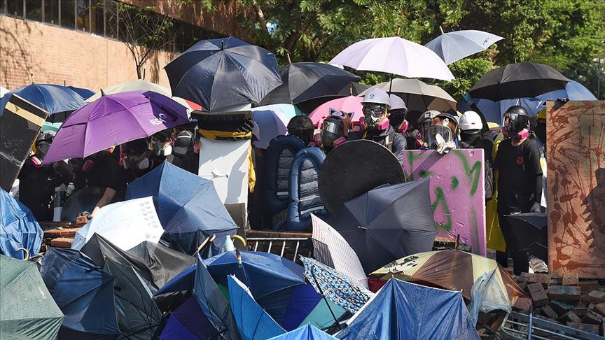 Hong Kong'da üniversite işgalindeki protestocular 10 gündür polis kuşatmasında