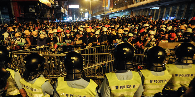 Hong Kong’ta tansiyon yüksek