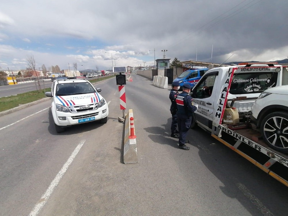 Horasan ilçe jandarma trafik ekiplerinden Trafik Haftası’nda uygulama 