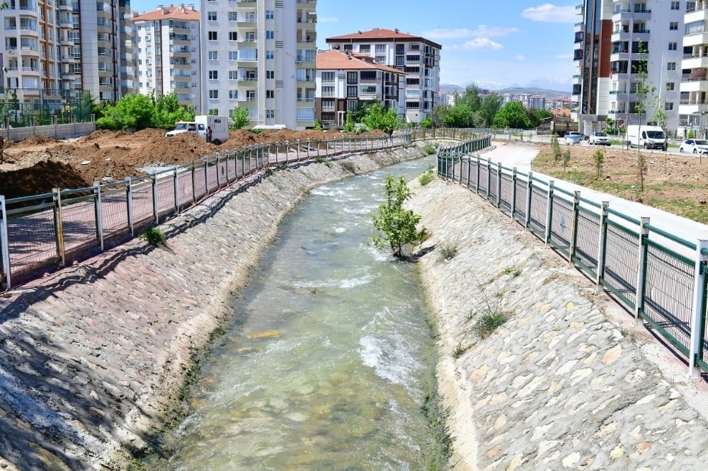 Horata Çayının etrafına yeni yaşam alanları yapılıyor 