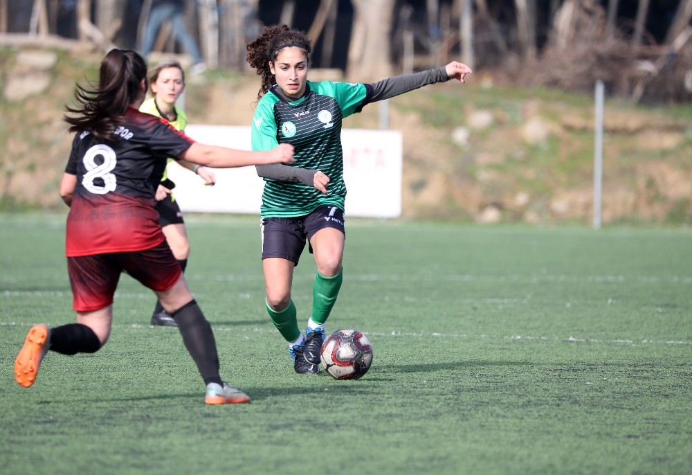 Horozkent Kadın Futbol Takımı, Nazilli engelini 3 golle geçti 