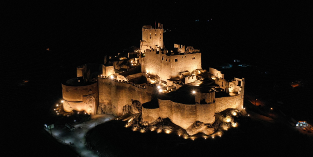 Hoşap Kalesi aydınlandı