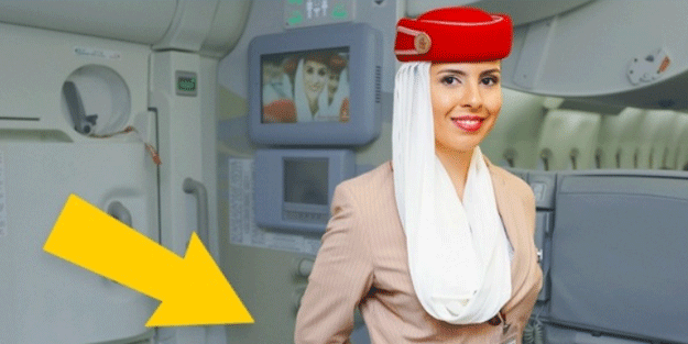 Hostesler ellerini bakın neden arkada tutuyor! Cevabı şaşkına çevirecek