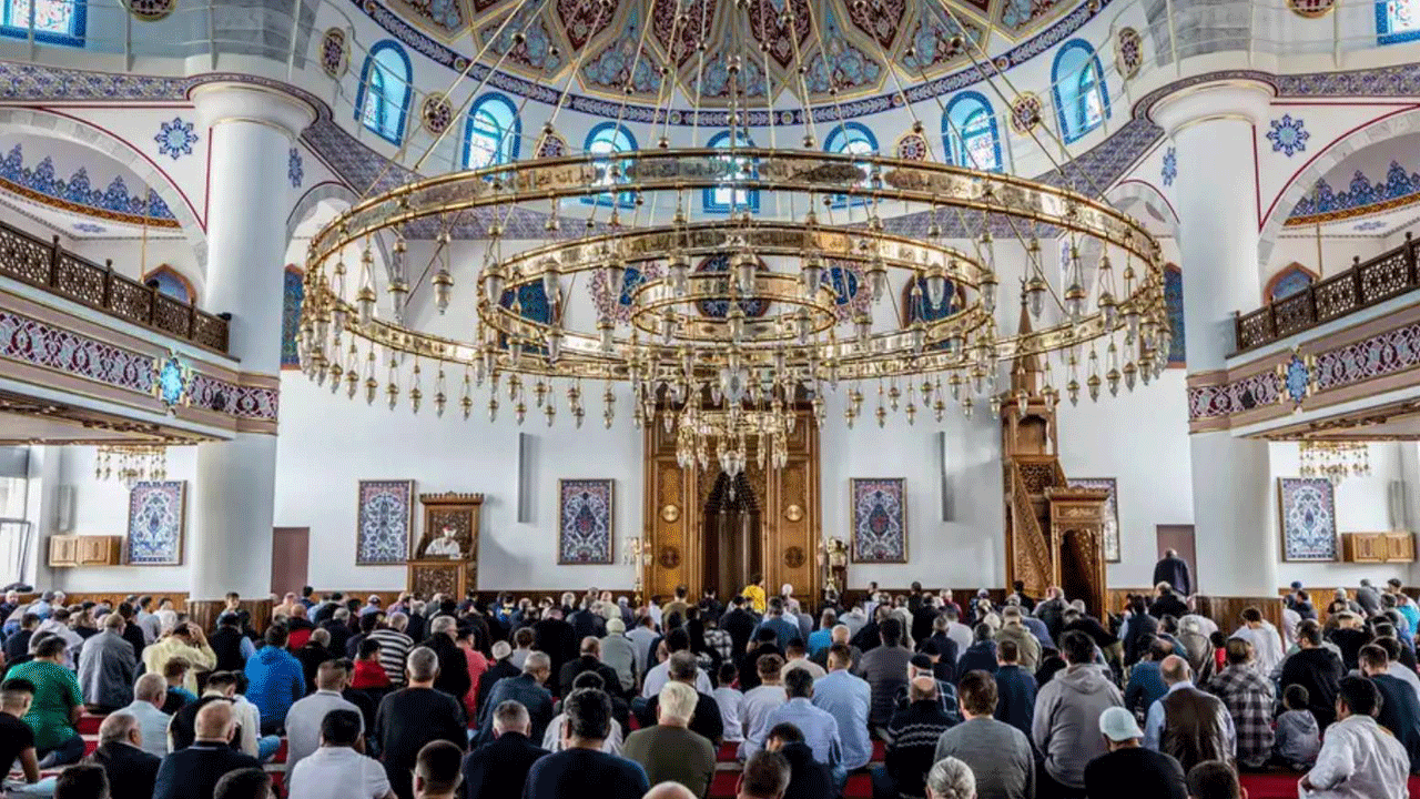 Hristiyanların sayısı azalıyor, Müslümanlarınki artıyor! Aradaki fark 300 milyona indi!