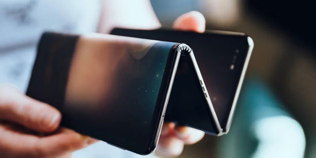 Huawei’den üçe katlanan akıllı telefon