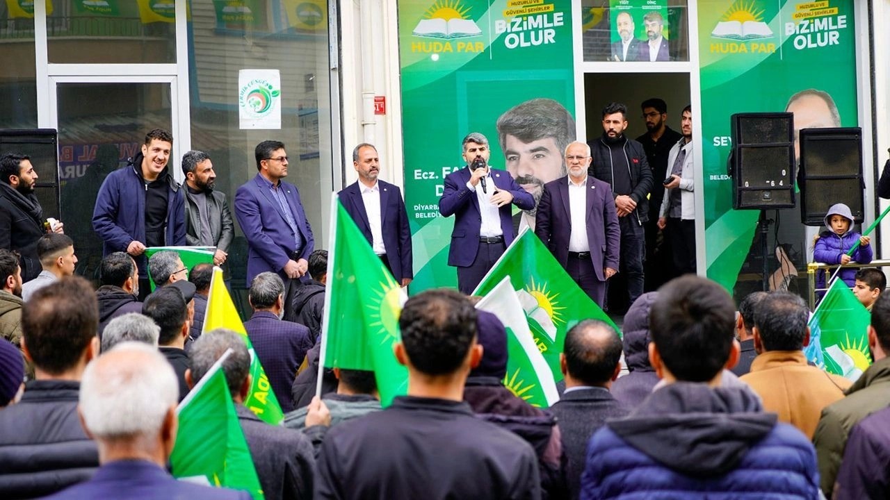 HÜDA PAR CHP’yi böyle tiye aldı: ‘Laiklik elden gidiyor’