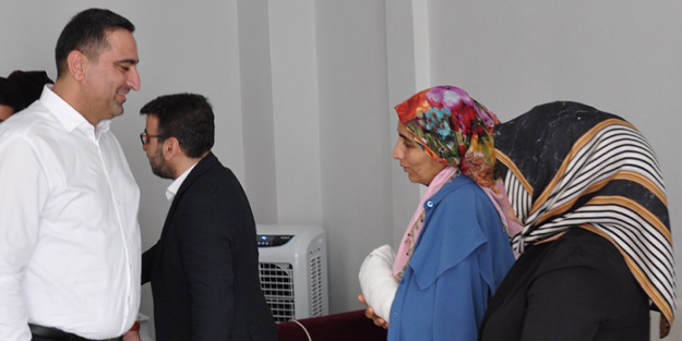 HÜDA PAR'lı vekilden, şiddete uğrayan kadına geçmiş olsun ziyareti