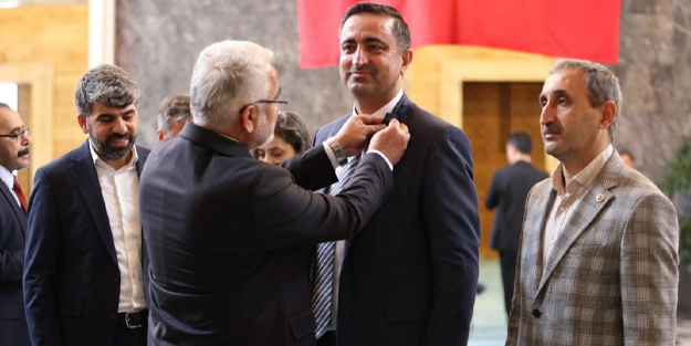 HÜDA PAR'lı vekiller Meclis kayıtlarını yaptırdı, ırkçılar çatladı