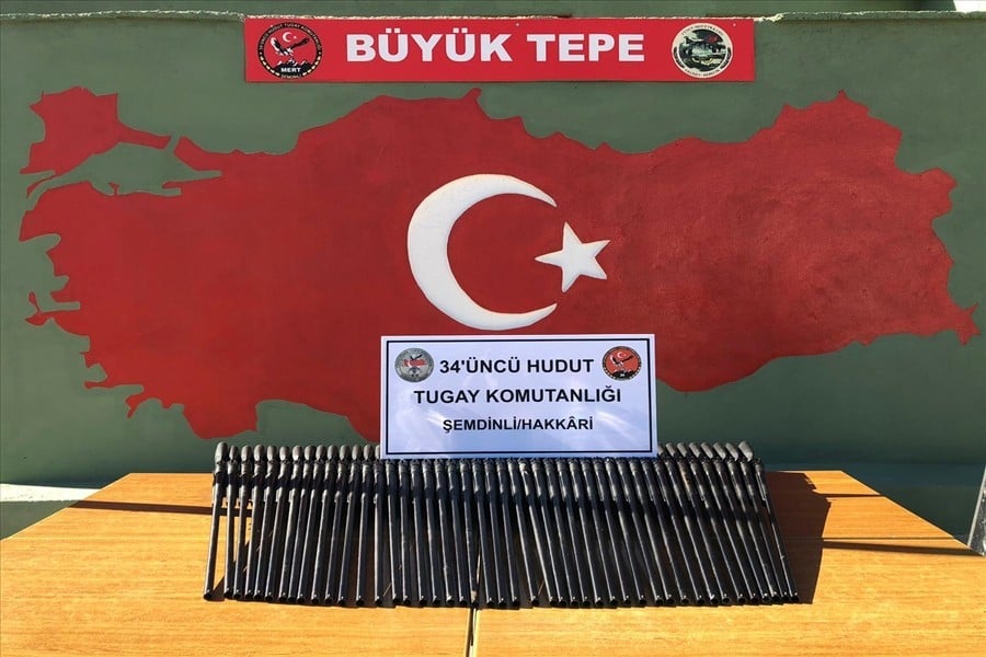 Hudut hatlarında arama tarama faaliyetleri: 45 av tüfeği, 2 kilogram esrar ve 400 uyuşturucu hap ele geçirildi 
