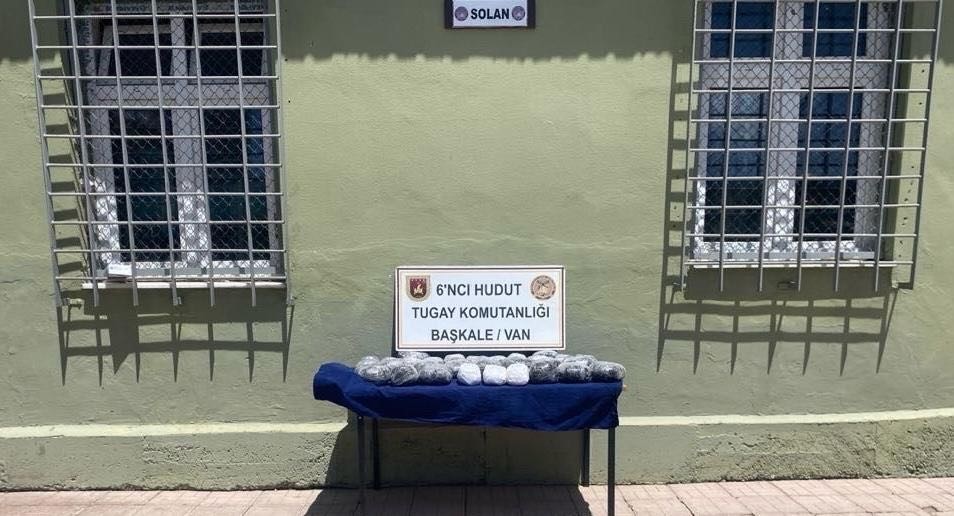 Hudut kartalları sınırda zehir tacirlerine geçit vermedi