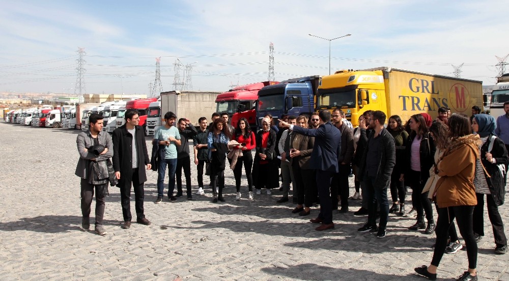 Hukuk fakültesi öğrencileri gümrük sahasında 