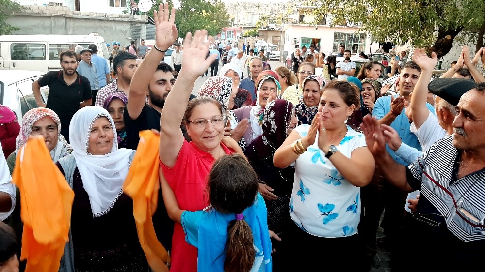 ‘Hükümet Kadın’ seçimi kazandı 