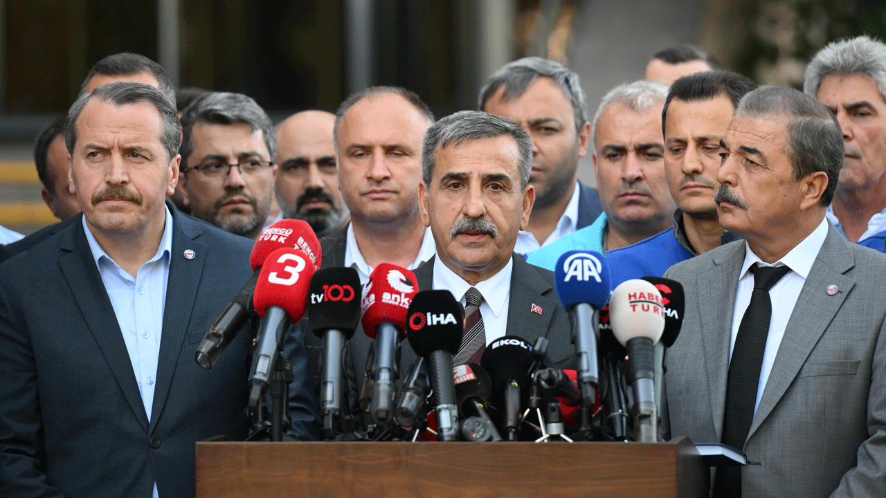 Hükümet, yüzde 10+6 zamma taban maaşa +1000 lira teklif etti! Sendikalar 'grev' uyarısı yaptı