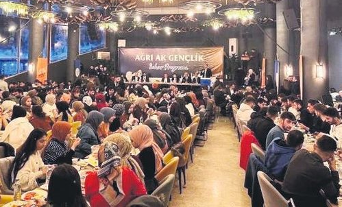 Hükümete yakın yazardan AK Parti'ye 