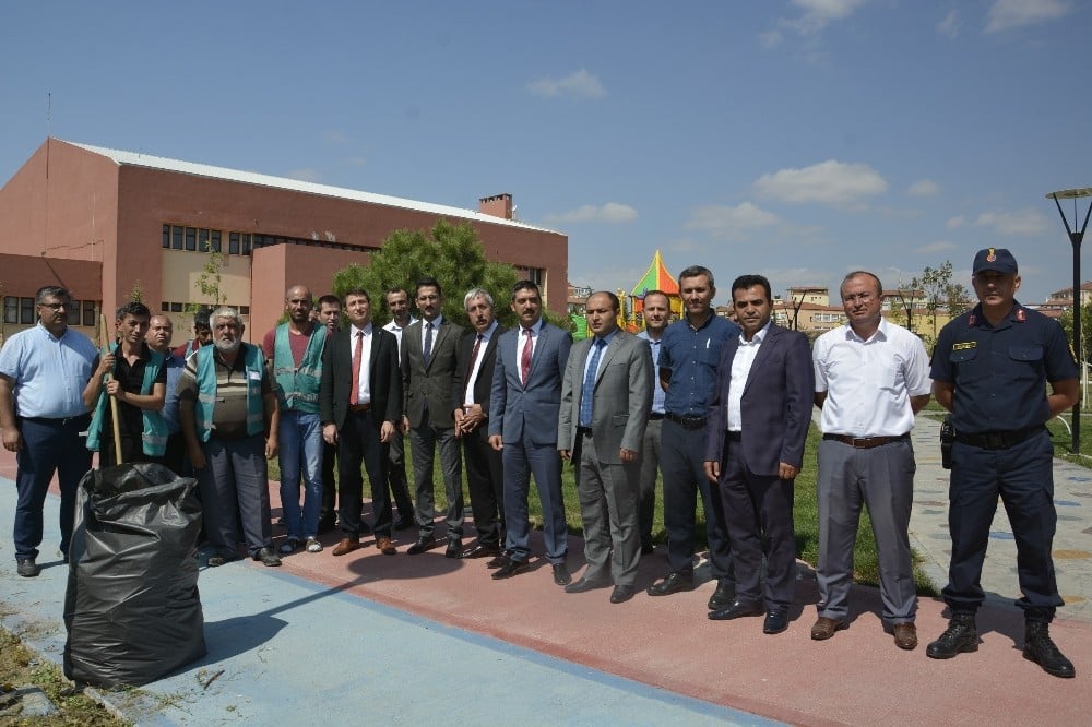 Hükümlüler Sungurlu’da temizlik yaptı 