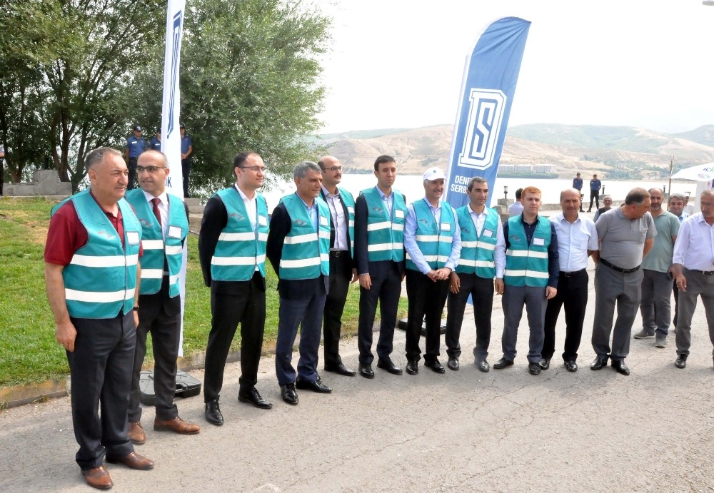 Hükümlüler Van Gölü sahilinde temizlik kampanyası başlattı 