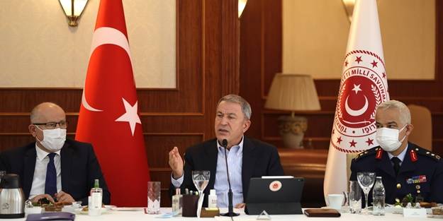 Hulusi Akar: Boylarını aşan işler yapıyorlar
