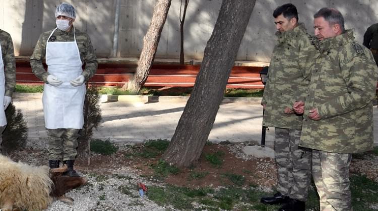 Hulusi Akar El Bab zaferi sonrası kurban kestirdi