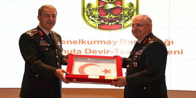 Hulusi Akar görevini devretti
