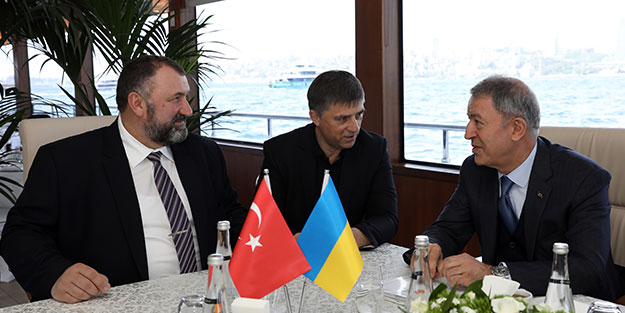 Hulusi Akar, Savunma bakanları ile görüştü!