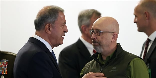 Hulusi Akar Ukraynalı mevkidaşı ile görüştü
