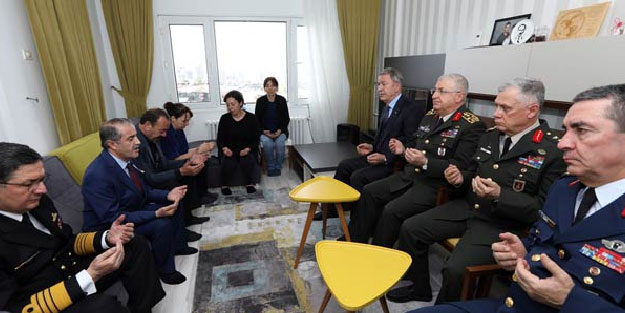 Hulusi Akar ve komutanlardan taziye ziyareti
