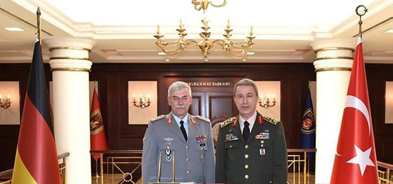 Hulusi Akar'a sürpriz ziyaret!
