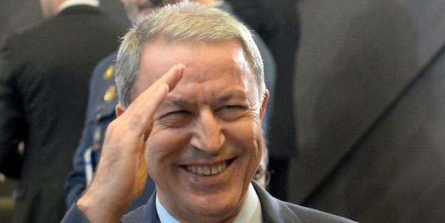 Hulusi Akar'dan NATO Toplantısı'na damga vuran hareket! Terör sevicileri şoke oldu