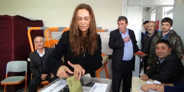 Hülya Avşar: PKK ve tüm kötülükler gitsin!