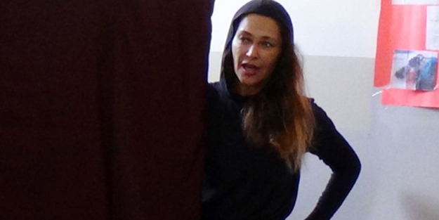 Hülya Avşar'a 'imza' şoku!