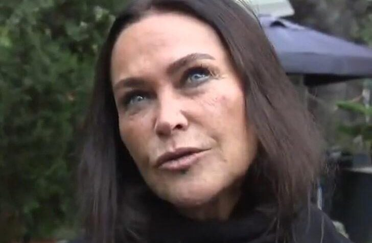 Hülya Avşar'dan "yalama" açıklaması! Ağızlar bir karış açık kaldı