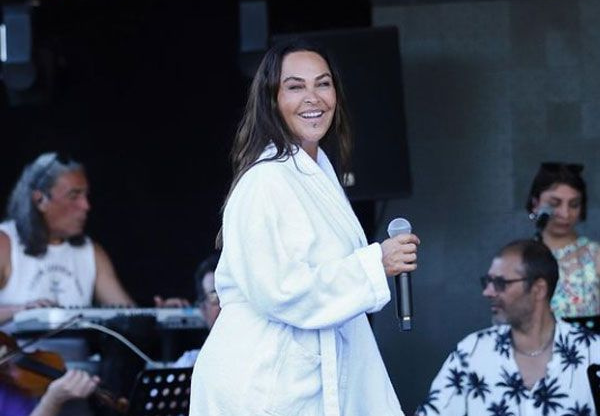 Hülya Avşar'dan yeni skandal! İyi halt ettin