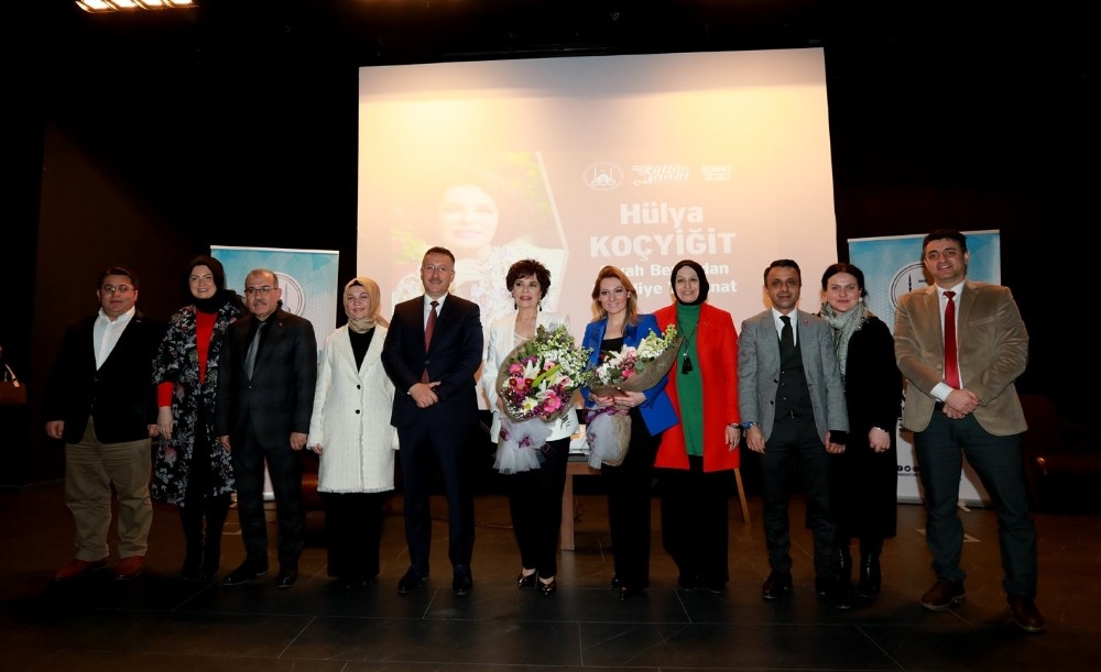 Hülya Koçyiğit sevenleri ile buluştu 